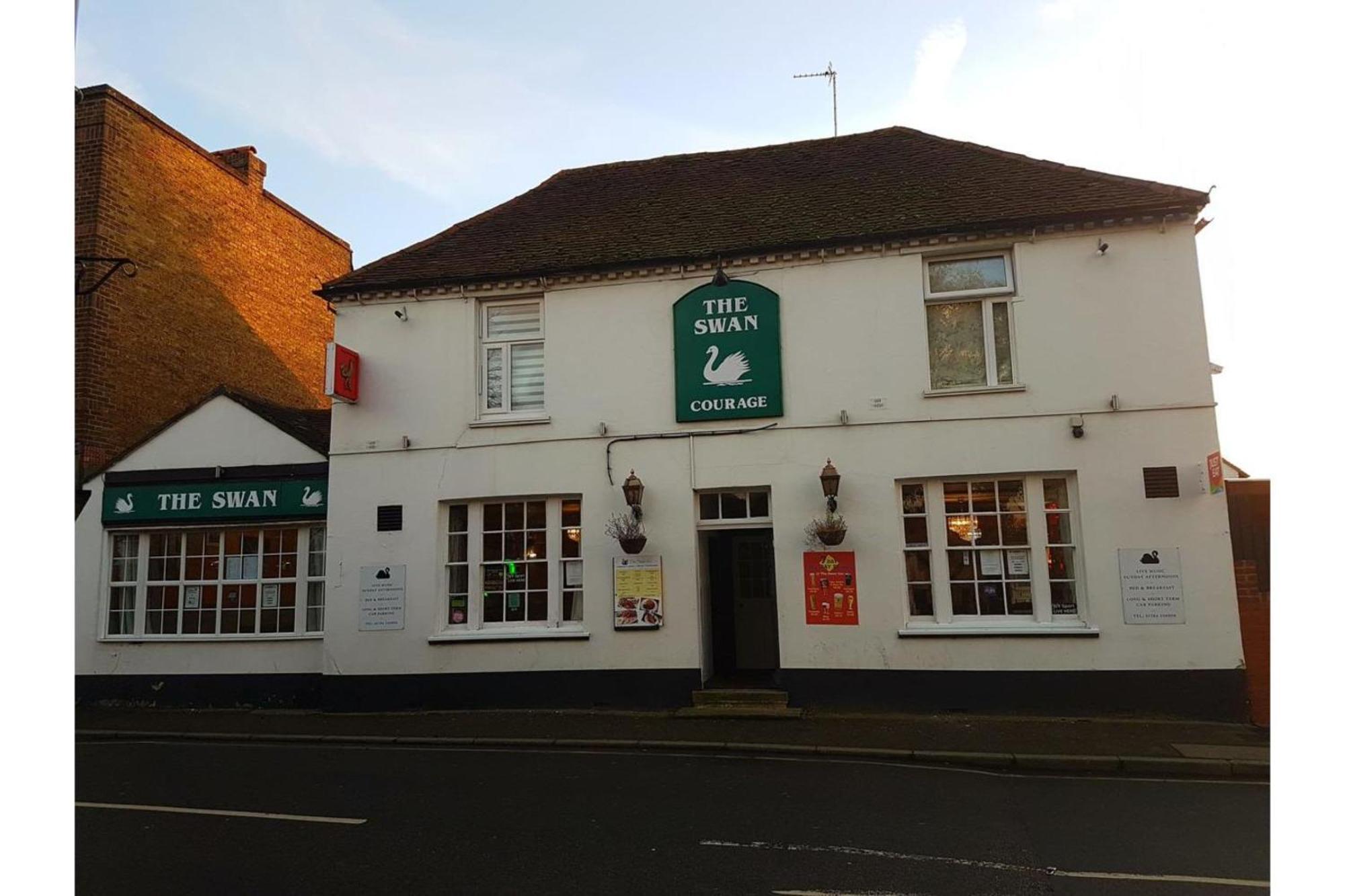 Swan Inn, Heathrow Airport Stanwell Exterior foto