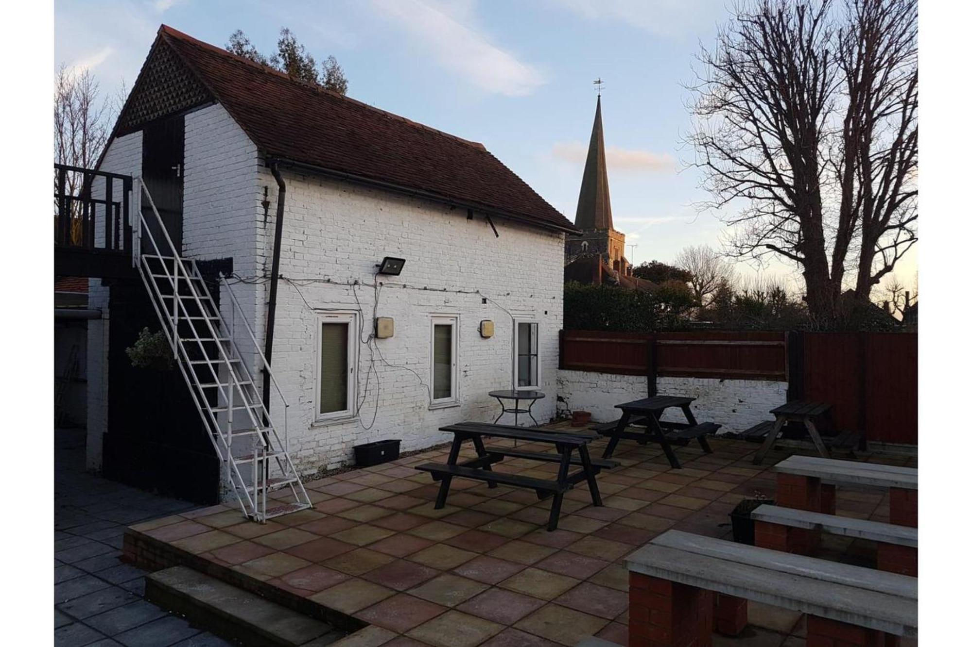 Swan Inn, Heathrow Airport Stanwell Exterior foto